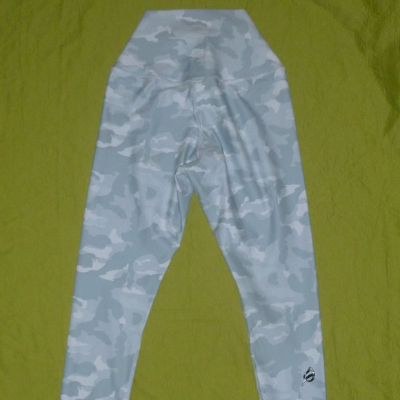 Ptula cute frosted camo legging size Small - Picture 6 of 10